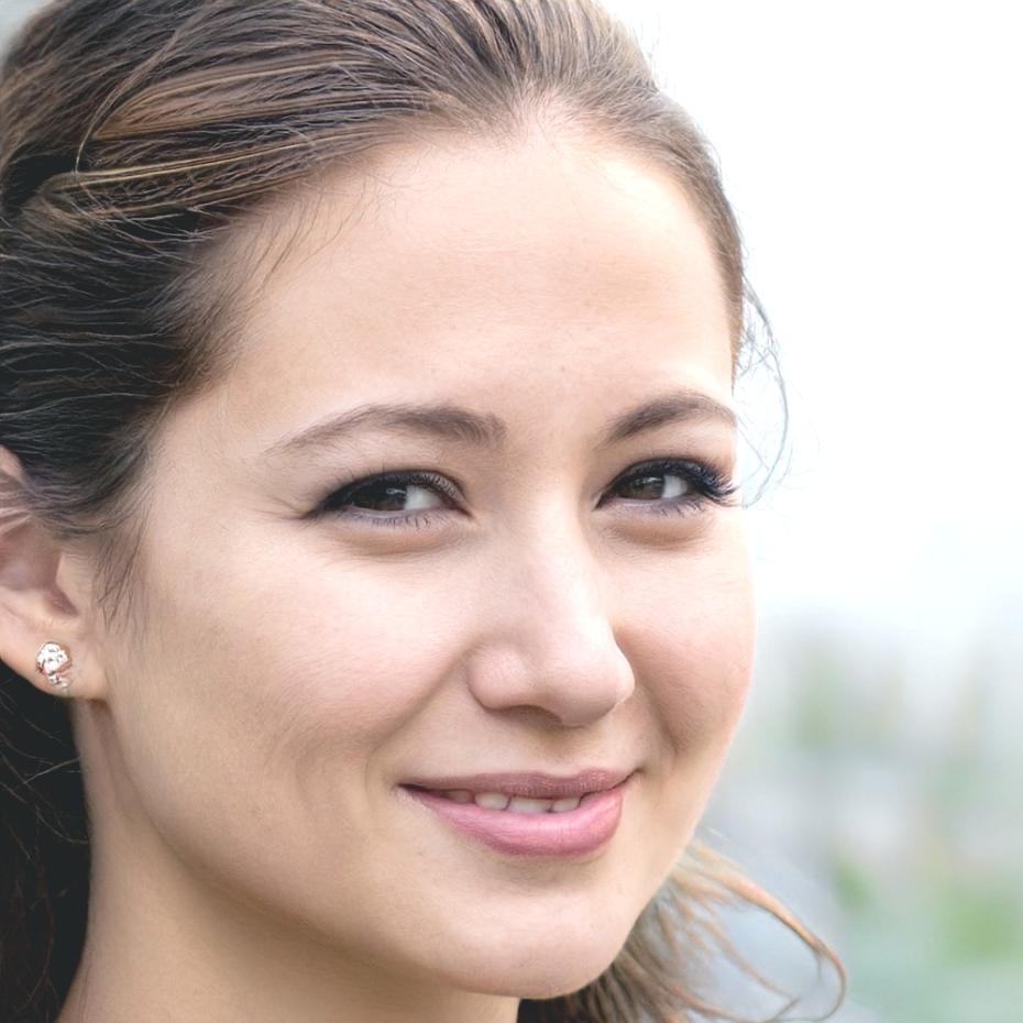 Retrato profesional de Leandra Quiñones, facilitadora de finanzas personales