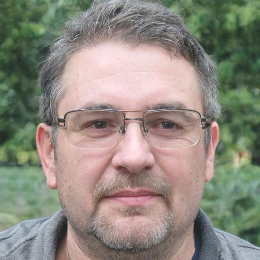 Retrato profesional de Heraldo Villamar, instructor de gestión presupuestaria