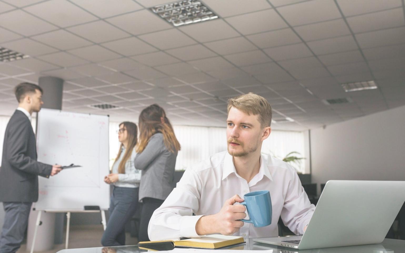 Ambiente profesional de asesoría en presupuestos